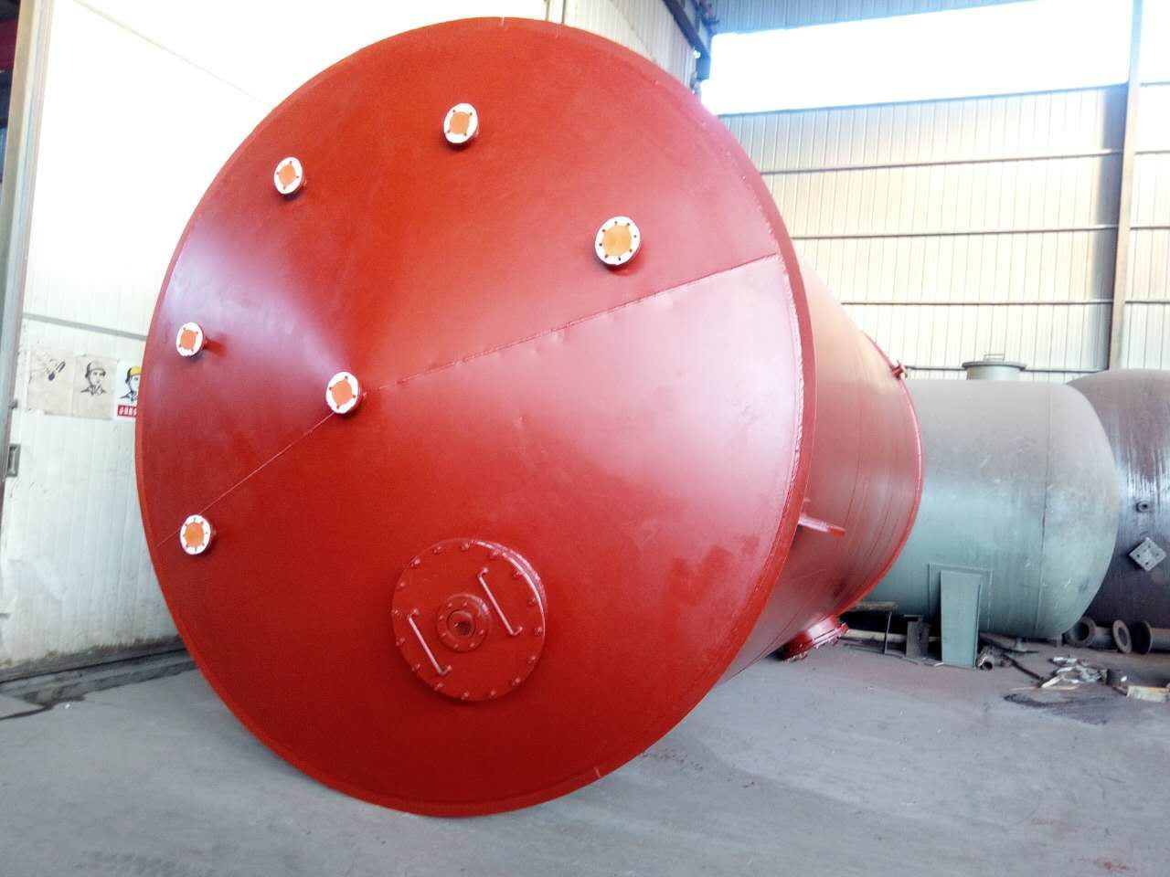 如何（hé）保證襯塑設（shè）備的防火性能？